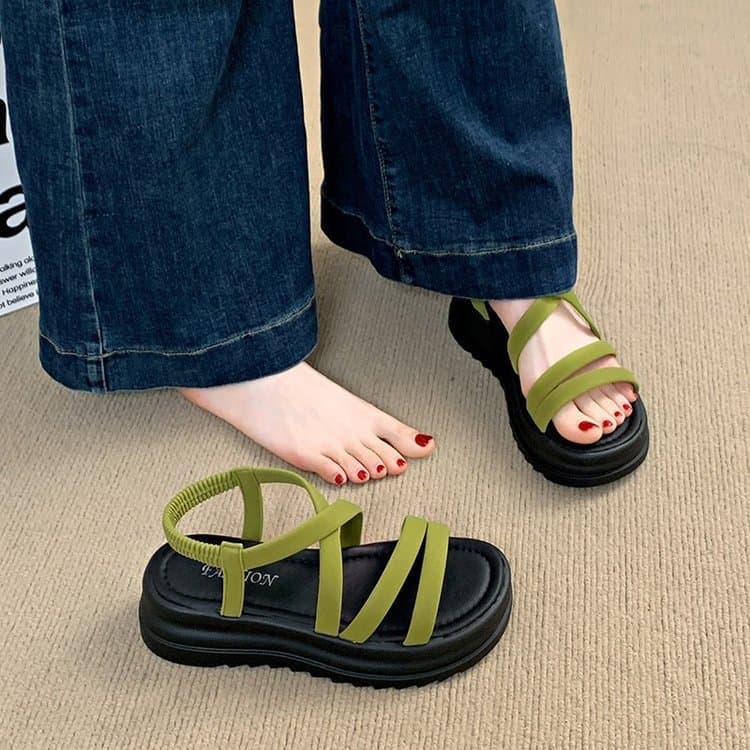 French Thick-Sole Roman Sandals for Women Summer 2025 New Trendy Goddess Style Fashionable Versatile Korean Beach Shoes