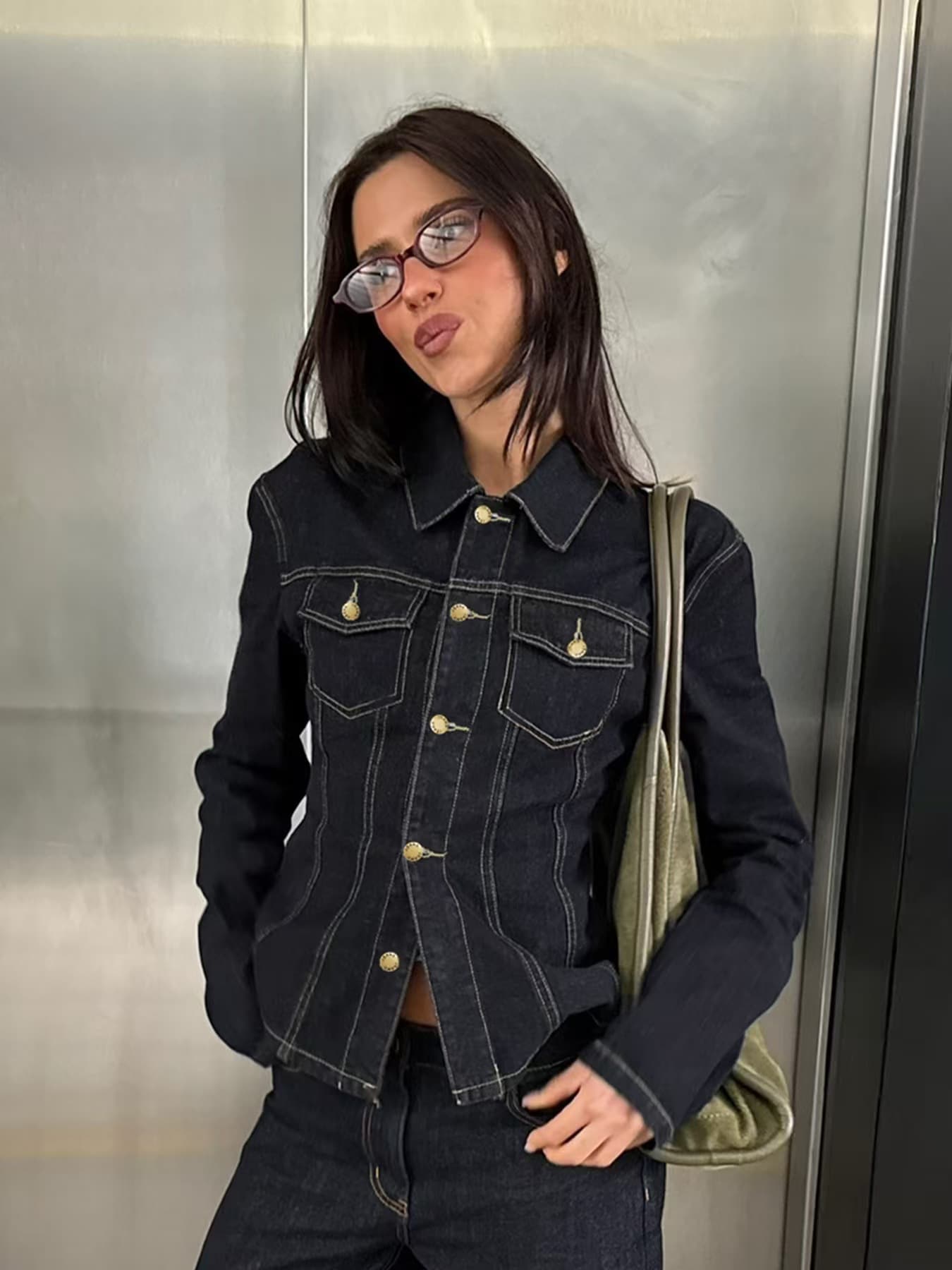 American Vintage Washed Denim Shirt Jacket with Split and Patchwork Design, Waist-Emphasizing Long Sleeve Casual Women's Top