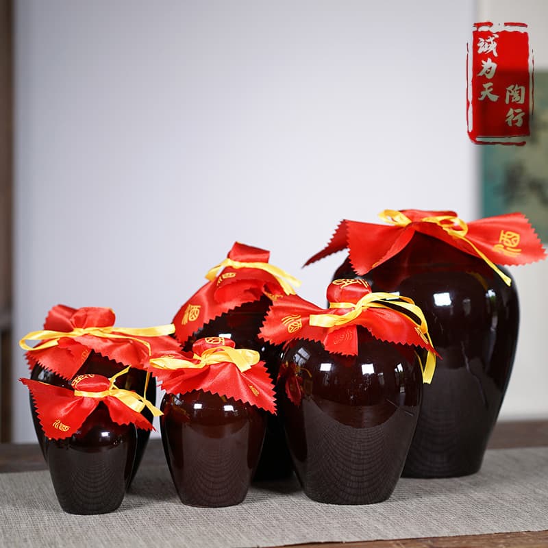 Yixing wholesale ceramic bottles in 1-10 jin sizes, earthenware jars and pots for liquor processing.