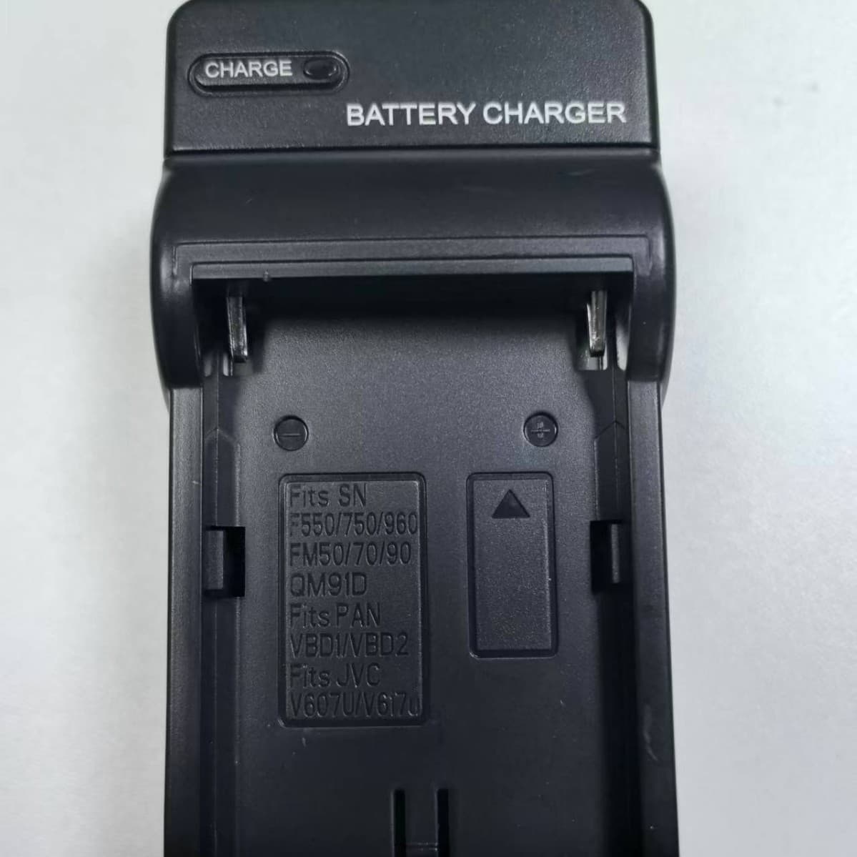 Factory Direct 3C Certified Digital Camera Battery Charger for Sony F550/750/970