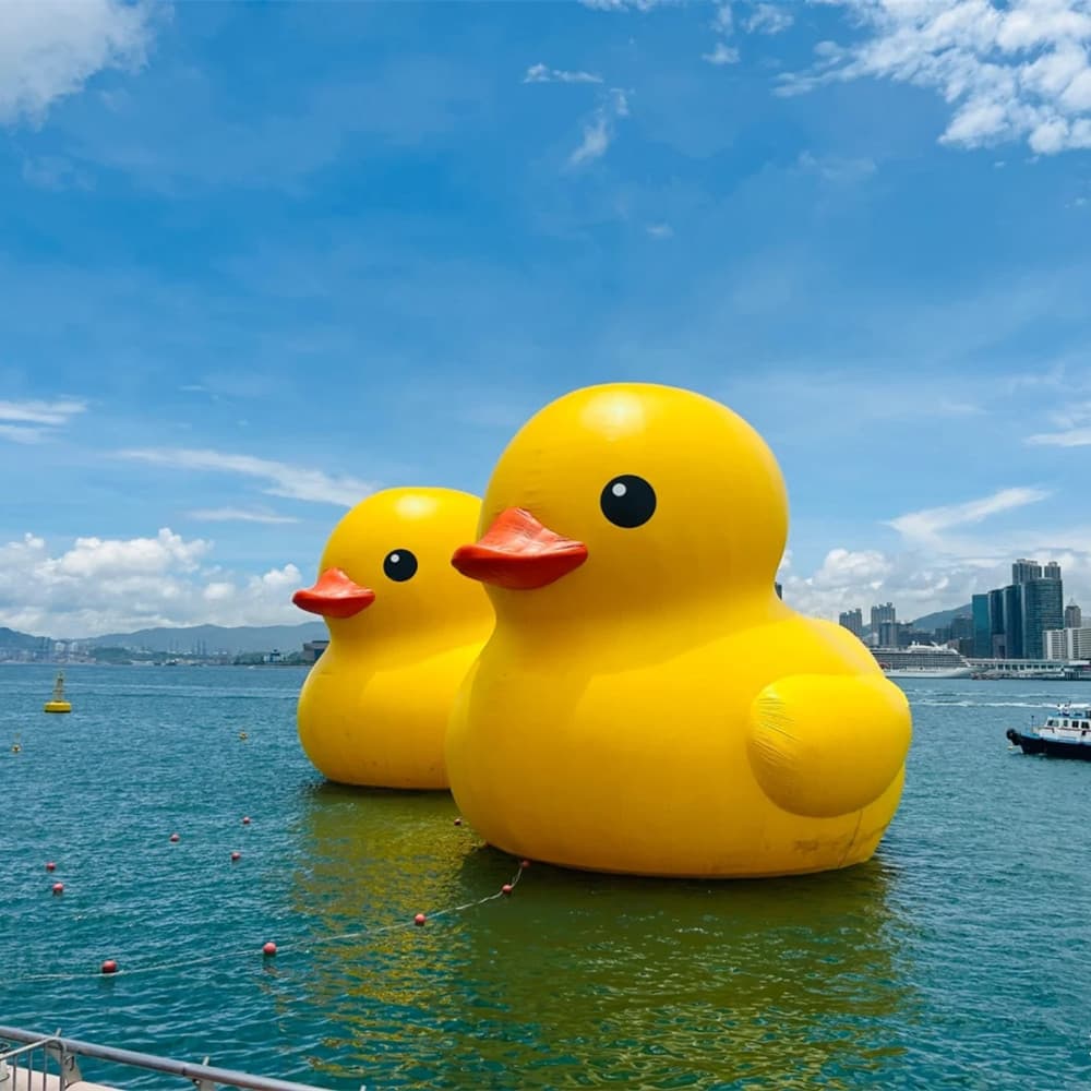 Manufacturer Customized processing of inflatable water toys for large and small children playing in water and floating toys inflatable yellow duck