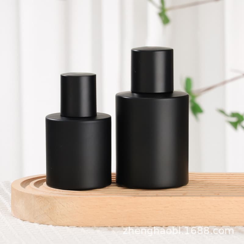 Wholesale Matte Black Cylindrical Perfume Bottle 30ml 50ml Snap-On Press Spray Bottle Portable Perfume Refill Bottle Empty Bottle
