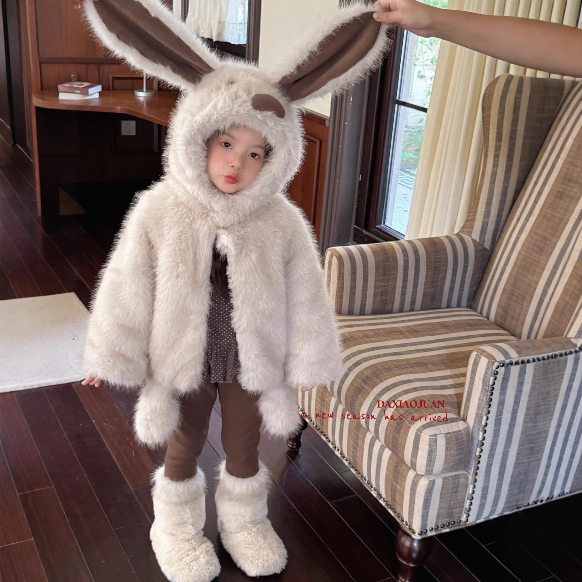 Girls Faux Fur Coat for Winter 2025, Thickened Toddler Jacket with Cartoon Bunny Ears, Faux Fur Lined Outerwear