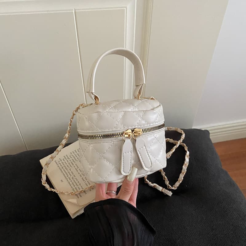Embroidered rhombus new literary girl simple fashion trend texture fresh armpit single shoulder cross-body box bag