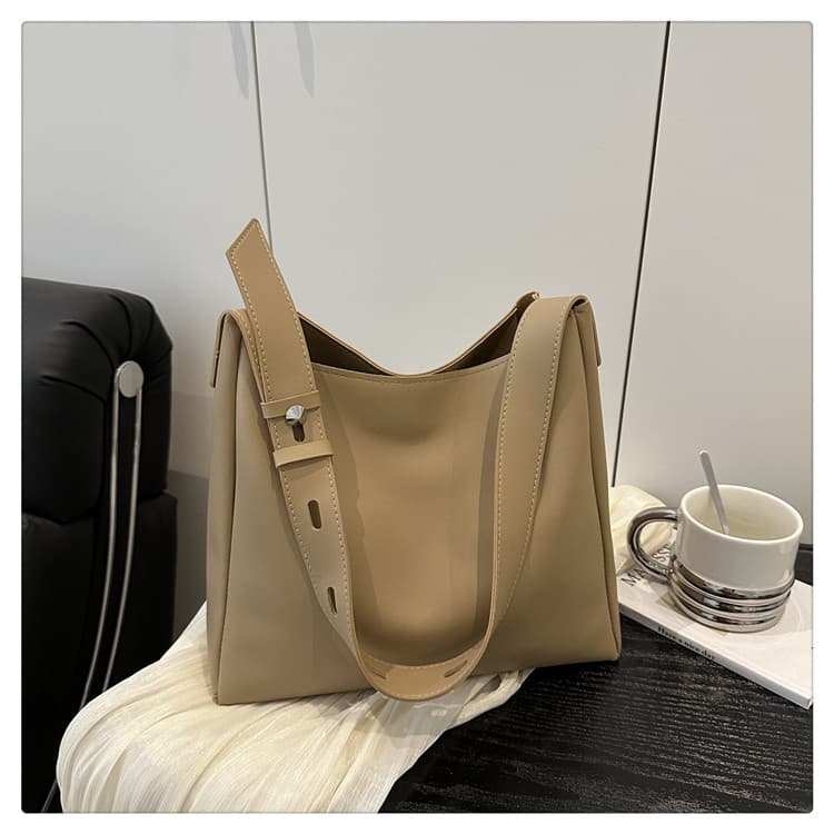 Cross-border women's bag 2025 new large-capacity commuter bag women's fashion retro mother-in-law shoulder bag handheld tote bag