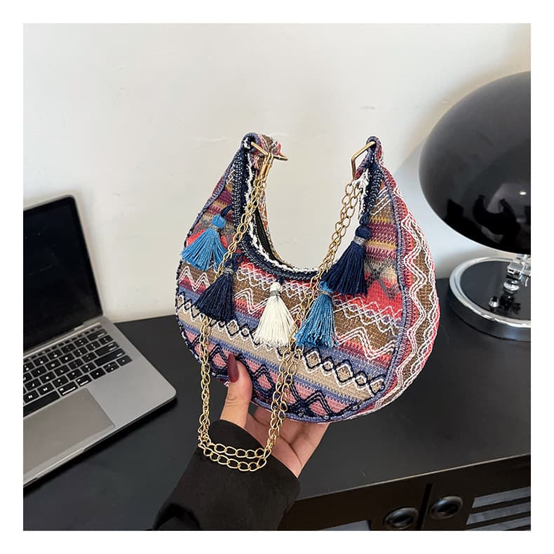 Fashionable ethnic holiday style tassel armpit crescent bag 2023 new single shoulder crossbody bag simple and versatile women's bag