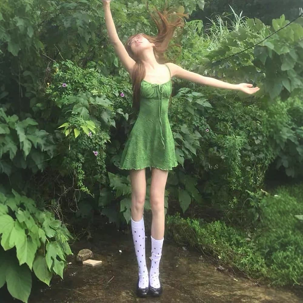 2026 new seaside resort textured tube top green suspender dress for women in spring and summer with A-line short skirt