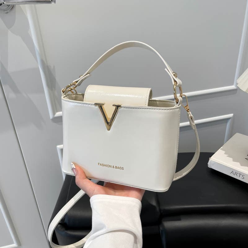New 2026 Simple V-Shaped Decorative Handbag, Fashionable and Trendy Single-Shoulder Crossbody Bucket Bag for Women