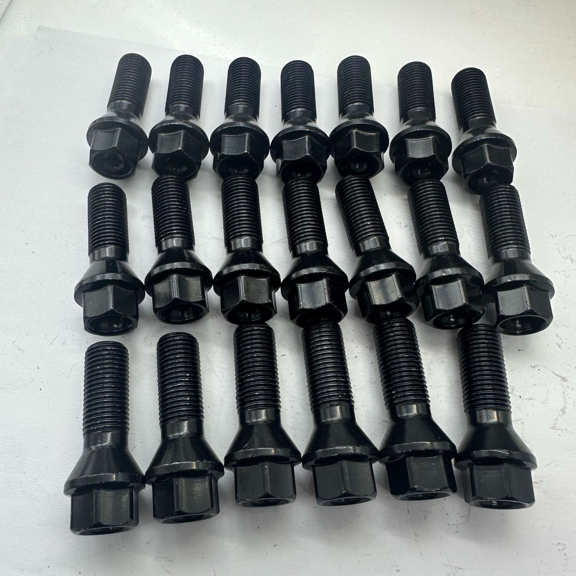 For BMW E65 E66 745 750 760 E83 X3 Wheel Hub Bolt Screw 36136781152