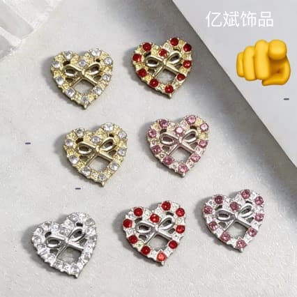 New love nail art jewelry hollow nail heart accessories three-dimensional light luxury bright diamond heart-shaped diy jewelry