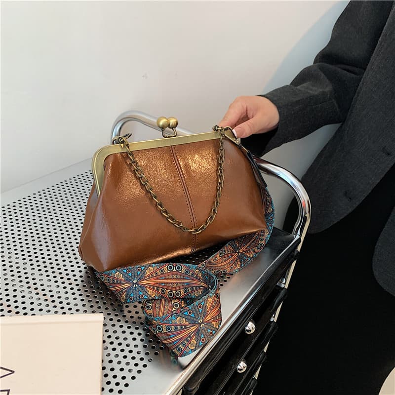 Women's Bag 2024 Winter New Style Clutch Bag Shell Bag Shoulder Crossbody Bag Korean Version Versatile Small Bag Trendy Women's Bag