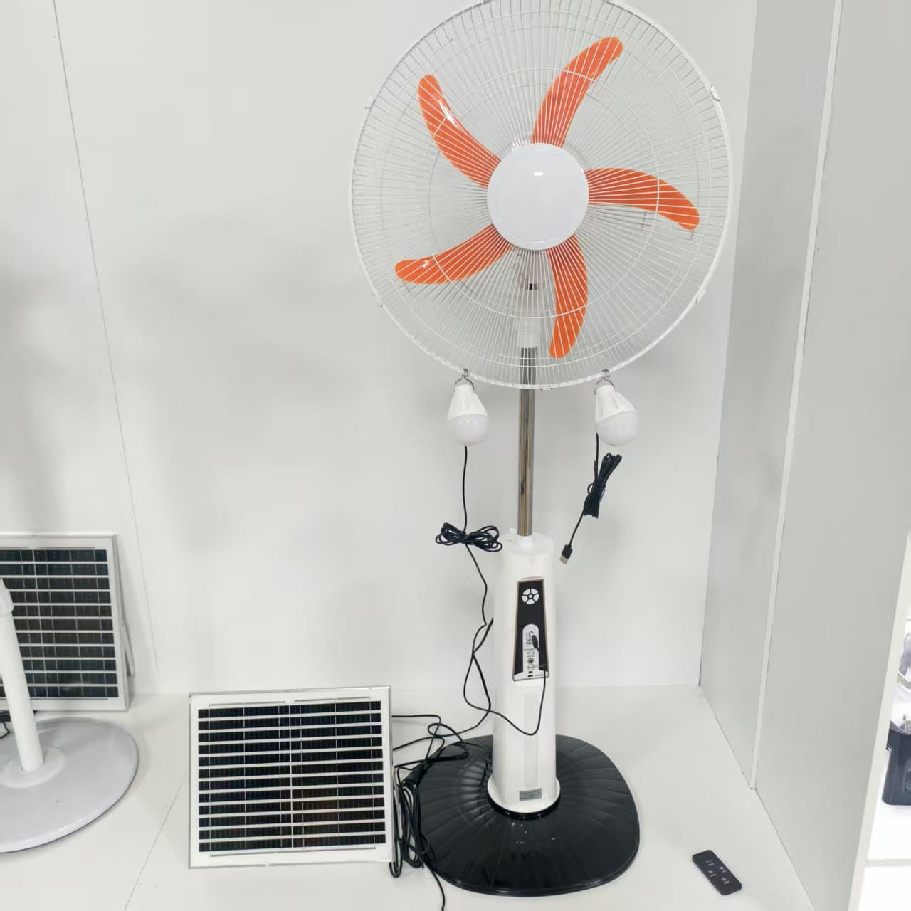 Custom Long-Lasting Rechargeable 12V Remote Control LED Light USB/TYPE-C Output Rechargeable Solar Panel Fan