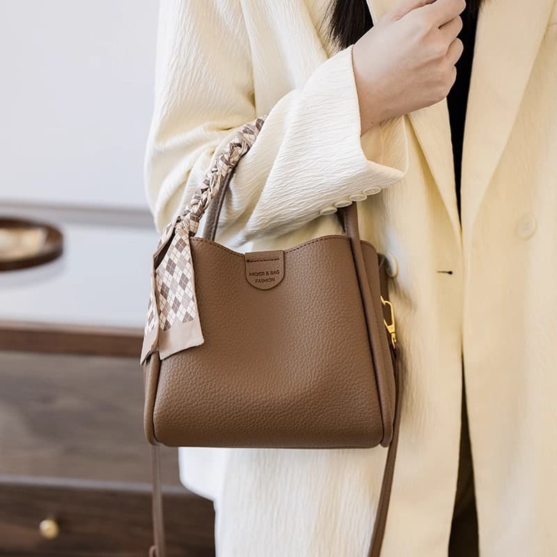 New Light Luxury High-End Large Capacity Fashion Versatile Shoulder Commuter Underarm Bucket Bag Shoulder Bag