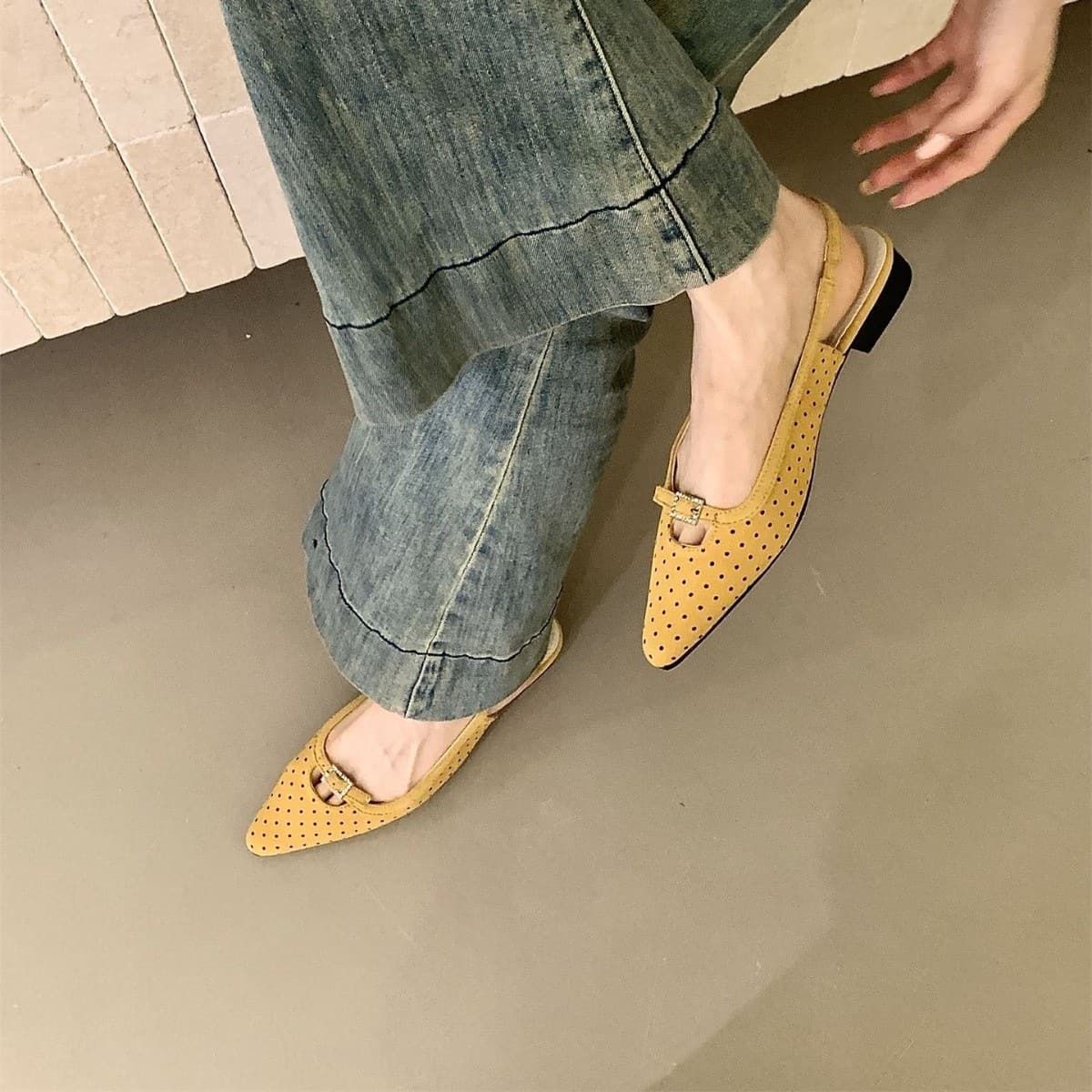 French Retro Polka Dot Pointed Toe Sandals for Women 2026 Spring New Style Stunning Open-Back Fashion Casual Women's Shoes