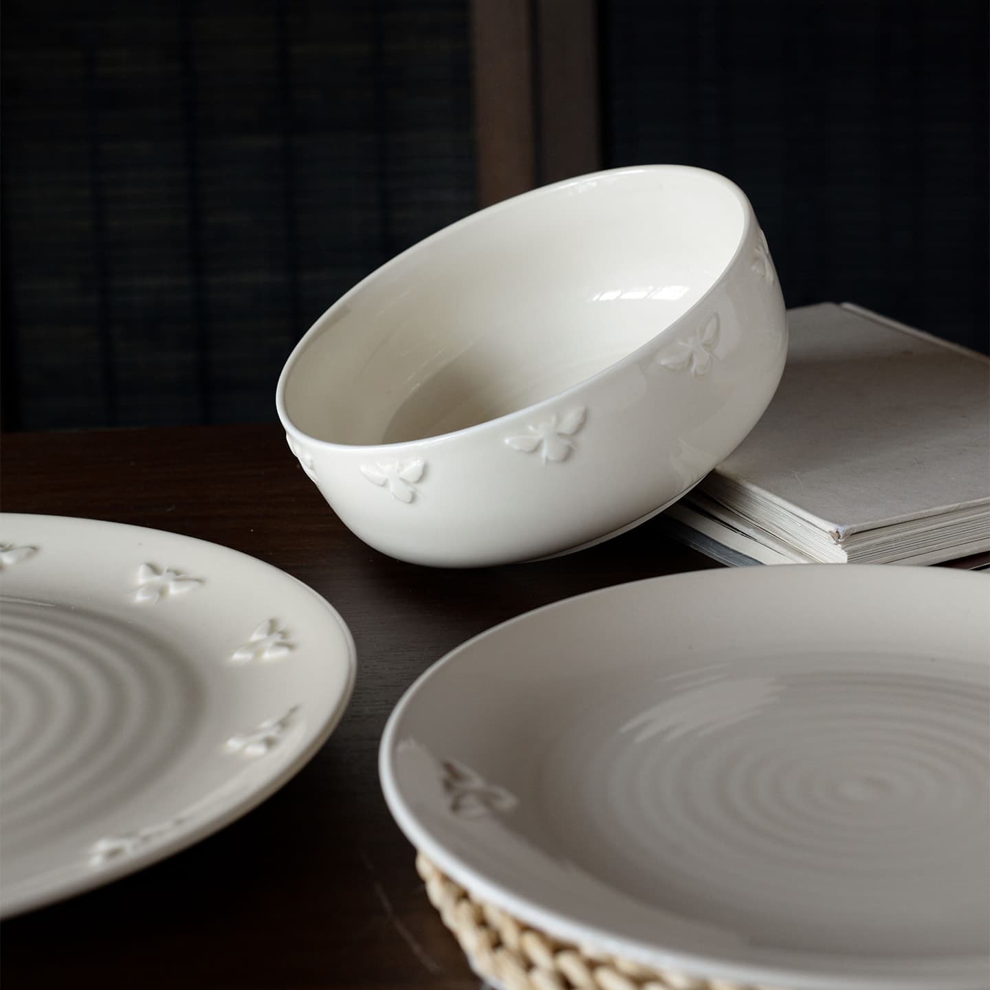 Bee Relief Dinnerware Set - High Aesthetic Vintage Style Ceramic Bowls, Soup Bowls, Noodle Bowls, and Plates for Home Use