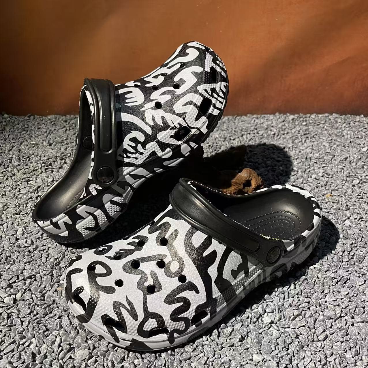 Cross-border Summer Beach Letter Print Shoes Toe-covered Sandals Men Soft Sole Hollow Sandals Summer Crocs