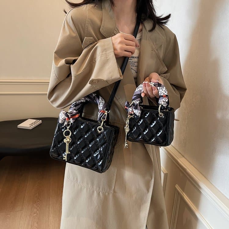 Children's small fragrant fashion parent-child bag spring and summer glossy crossbody bag niche simple portable rhombus Diana bag