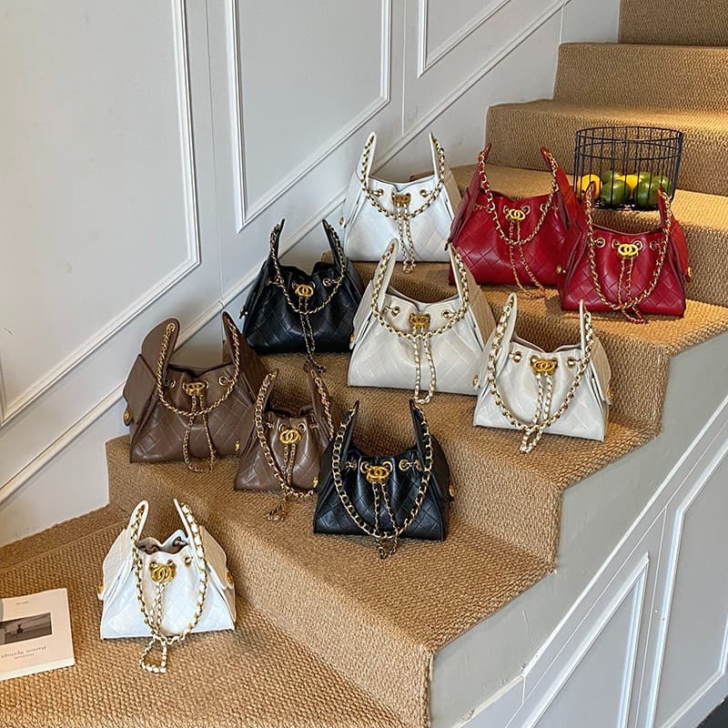 Best-Seller Quilted Chain Bag for Women 2026 New Large-Capacity Bucket Bag Shoulder Underarm Bag Motorcycle Bag