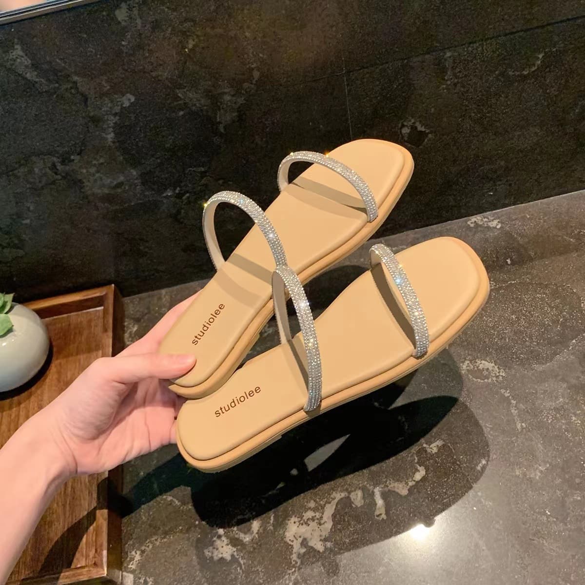 Grape Mom Same Style Summer New Square Toe Sparkle Double Strap Flat Cushion Sandals for Women Outdoor Wear