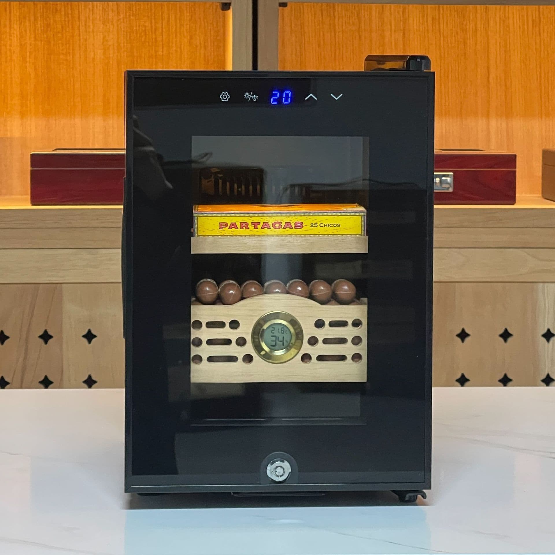 12-liter compact electronic thermostatic humidifier/cigar humidifier for office use, with built-in Spanish cedar wood shelves.