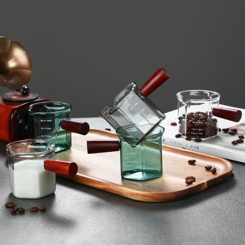 Coffee extraction cup, mini milk jug, high borosilicate glass, wooden handle, graduated scale, condiment pitcher, milk cup