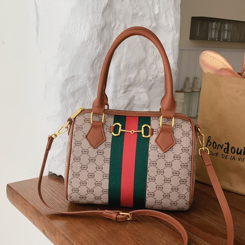High-end 2026 new popular European and American retro shoulder crossbody bag with printed letters large capacity portable pillow bag