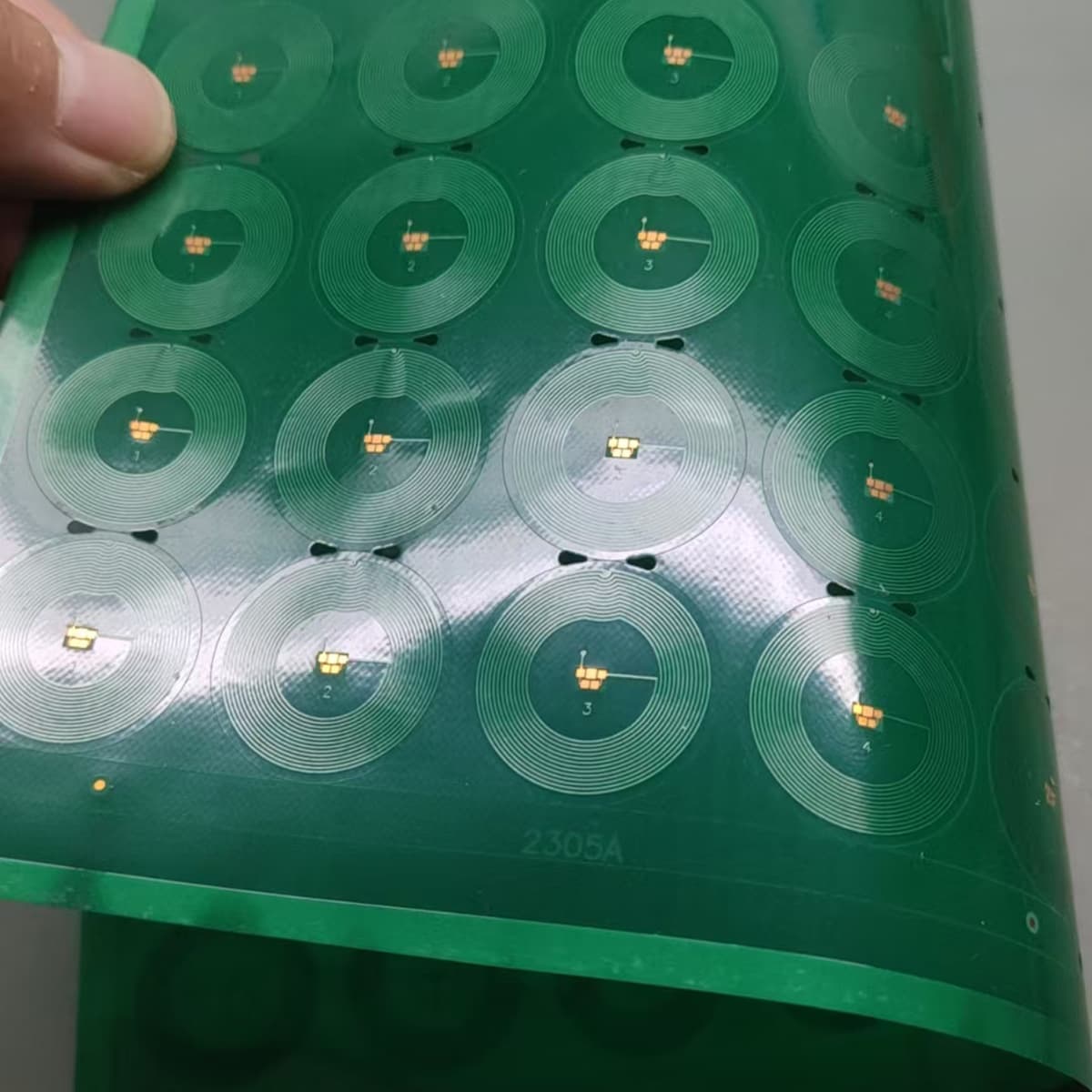 Shenzhen direct wholesale 0.2MM FR4 ultra-thin board, LED antenna drone PCB circuit board.