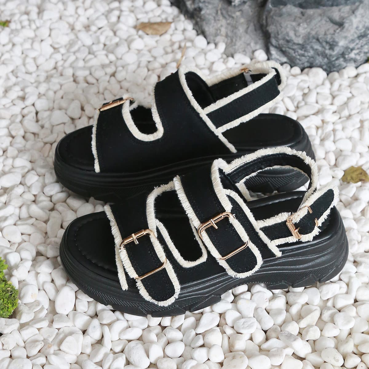 Birkenstock slippers for women to wear outside in summer 2025 new high-end fashion versatile flip-flops casual beach sandals