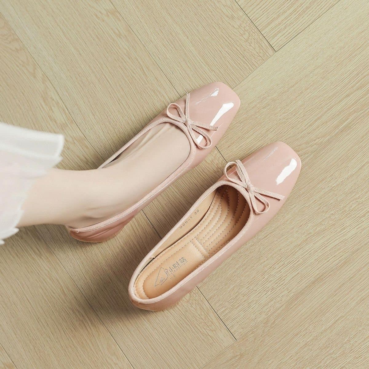 New Red Soft Sole Flat Square Toe French Grandma Ballet Bow Ballet Flat Shoes for Women