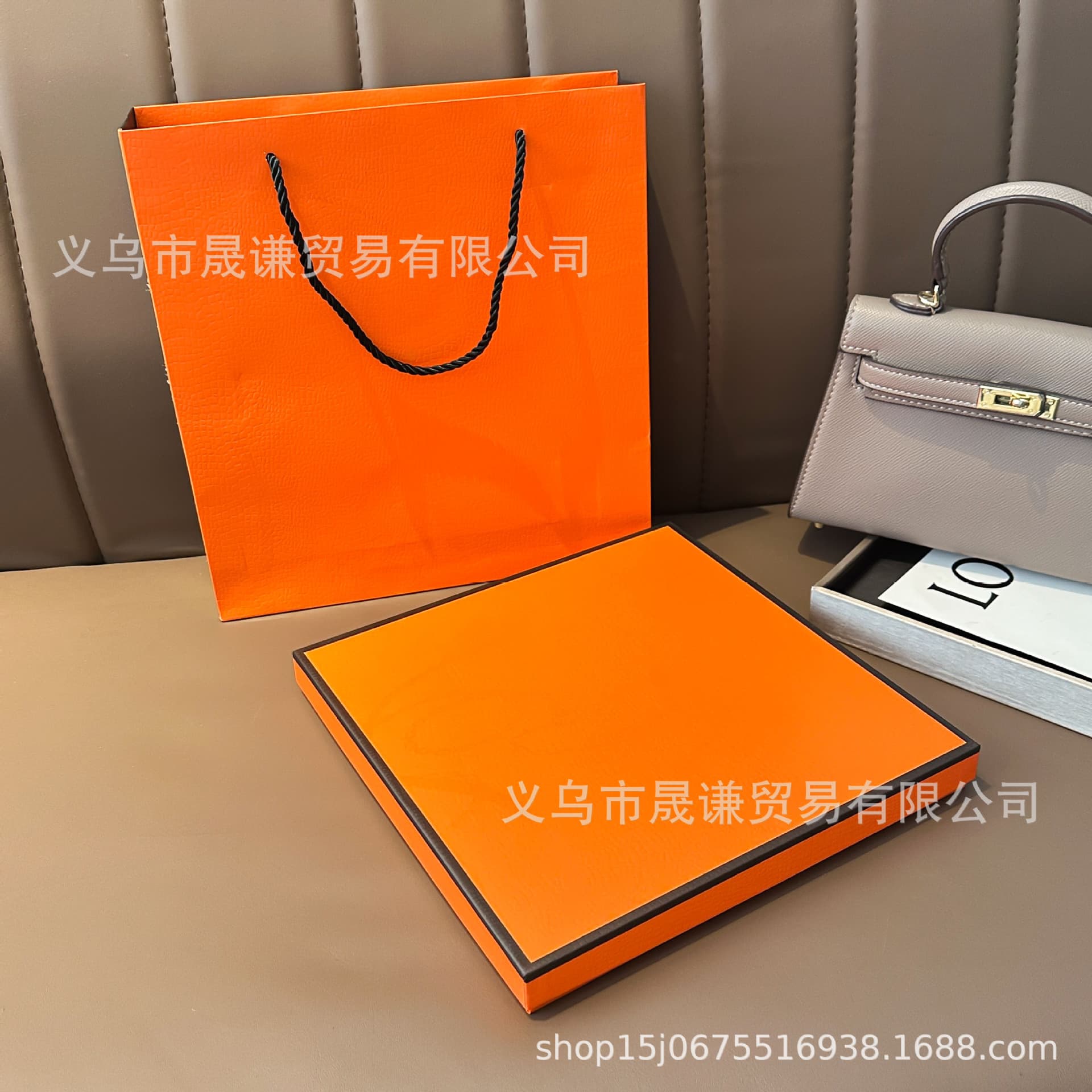 New high-end silk scarf gift box, square heaven and earth lid empty box set, ready stock retro fine silk packaging box