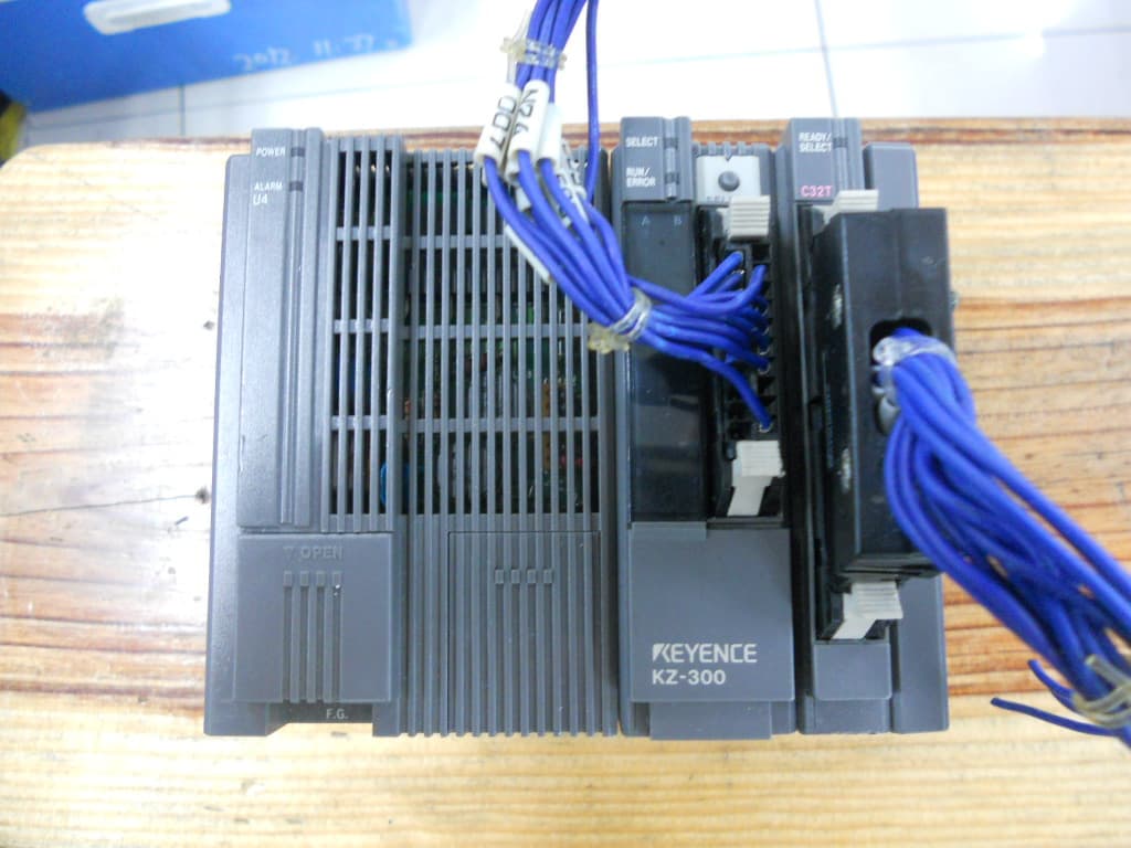 A051* Used Original KEYENCE KZ-350