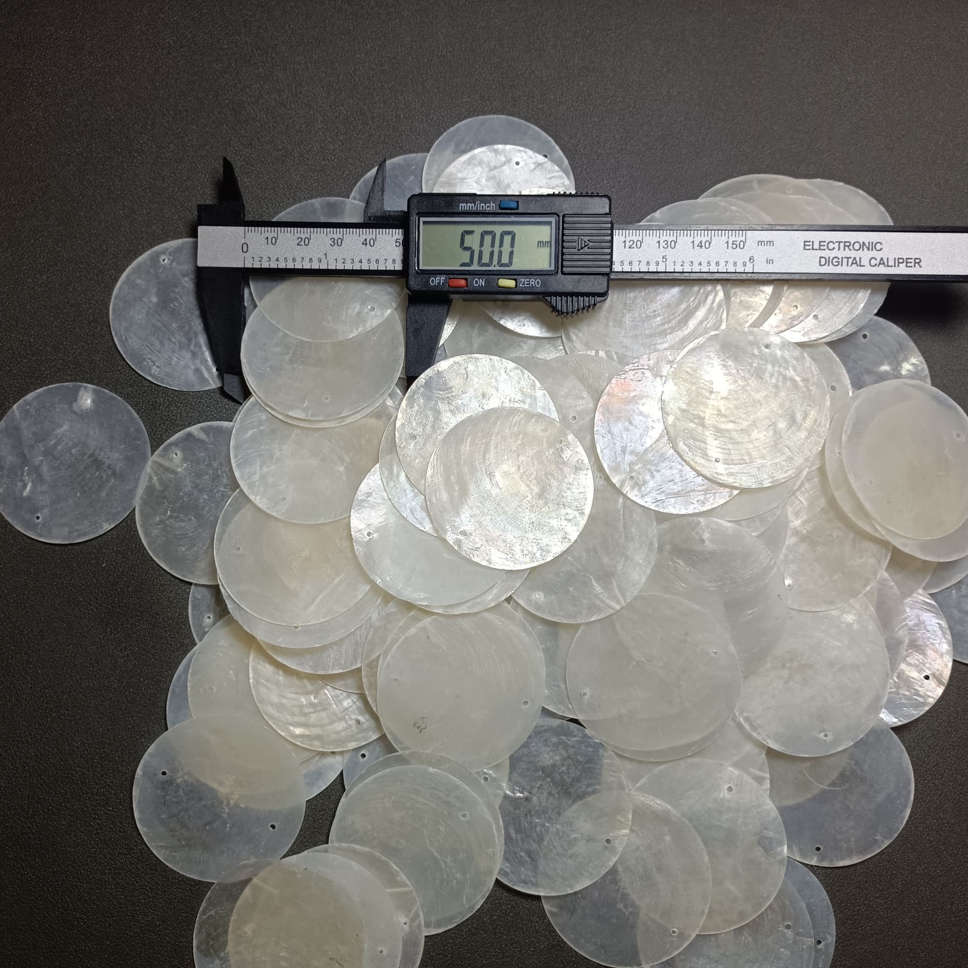 Natural Transparent White Shell Mirror Bell DIY Wind Chimes Lantern Decorative Craft Shell Pieces Round Shape Double Hole