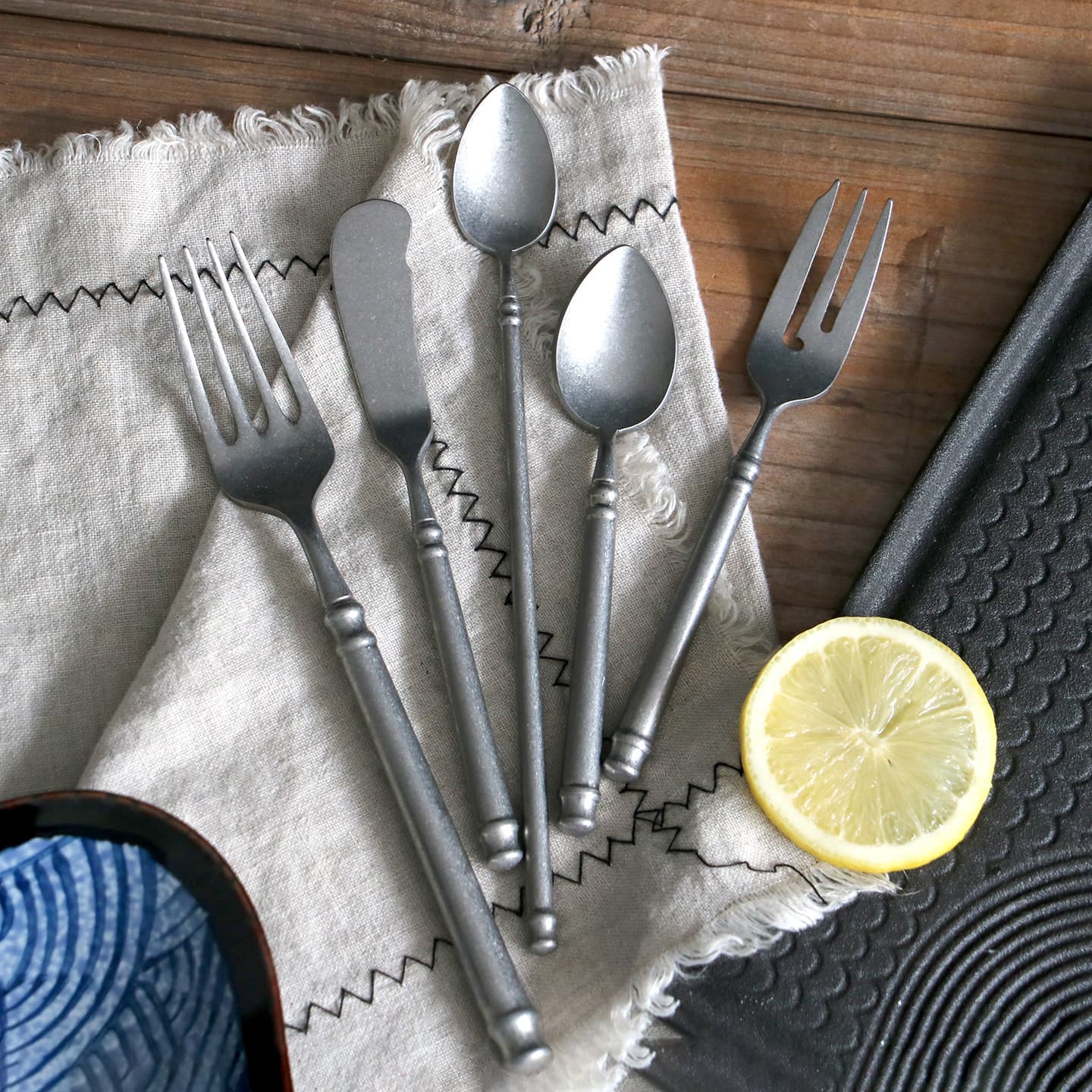 Solid 304 stainless steel, vintage distressed design, four-piece Western-style steak knife, fork, and spoon set, mixing spoon, and biscuit fork.