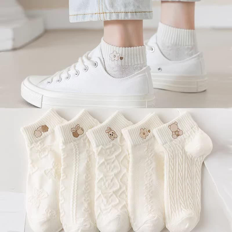 Cloud white spring and summer cartoon women's ankle socks, sweat-absorbing and odor-resistant, low-cut short socks, trendy wholesale no-show socks for women.
