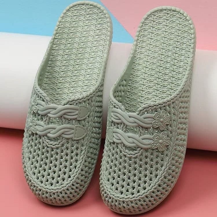 Closed-Toe Sandals Women Lightweight Anti-Slip Outdoor Summer Fashion Flat Beach Crocs Versatile Half Slippers