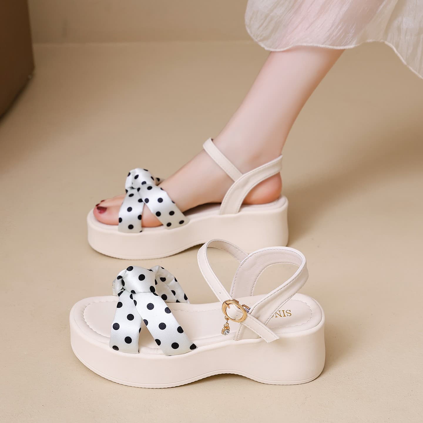 Women's Sandals 2026 New Style Polka Dot Bow Thick Sole Fashion Casual Beach Sandals Wholesale