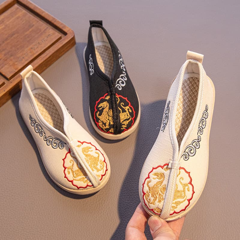 Boys' Hanfu Shoes Ancient Style Children's Old Beijing Hand-Embroidered Cloth Shoes Traditional Embroidered Shoes Chinese Style Performance Shoes