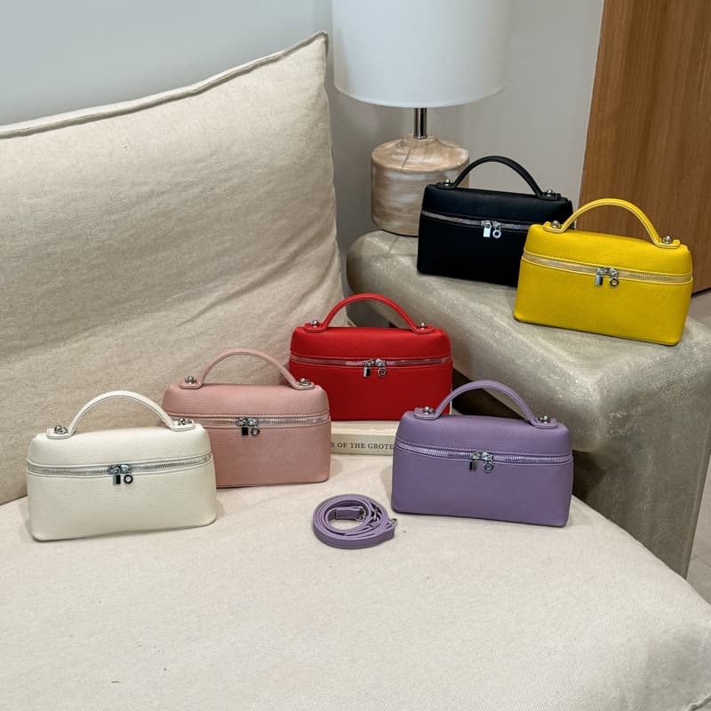 High-end textured small bag for women 2026 new spring versatile crossbody bag fashion handbag solid color small square bag