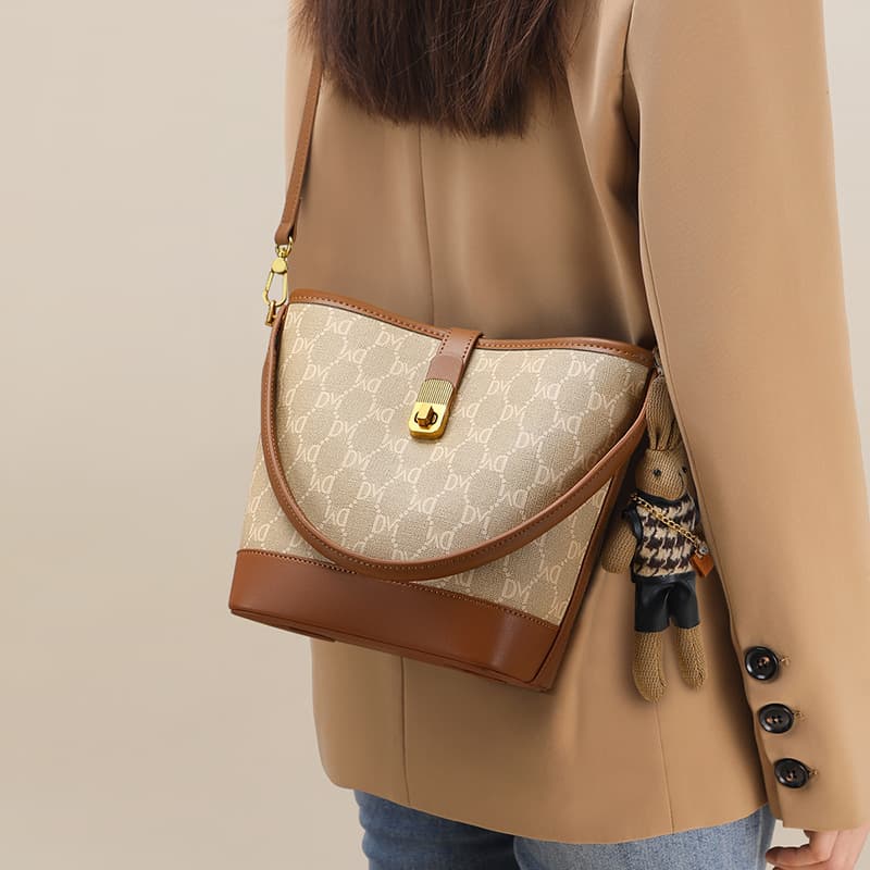 Bucket Bag Women's 2026 New Summer Crossbody Bag High-End Handbag Shoulder Bag Women's Commuter Bag Luggage Bag