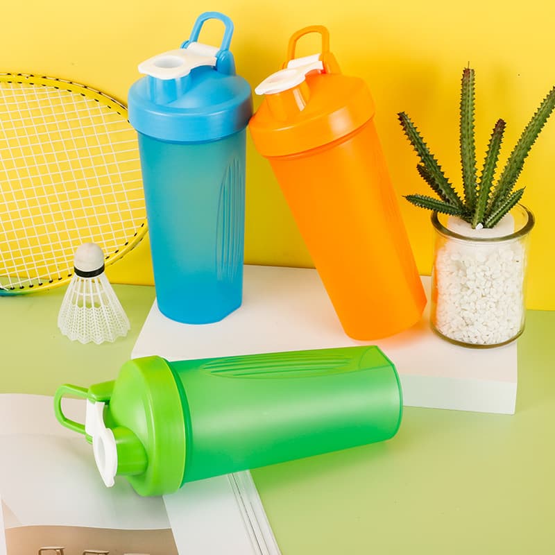 Shaker Bottle with Handle Large Capacity Fitness Sports Plastic Cup 600ML Milkshake Protein Powder Mixing Cup Custom LOGO Printable