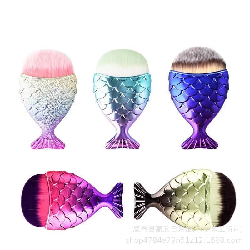 New Fish Scale Makeup Brush - Large Fishtail Bottom Mermaid Single Makeup Brush, Small Fish Shape Foundation Brush BB Cream Brush