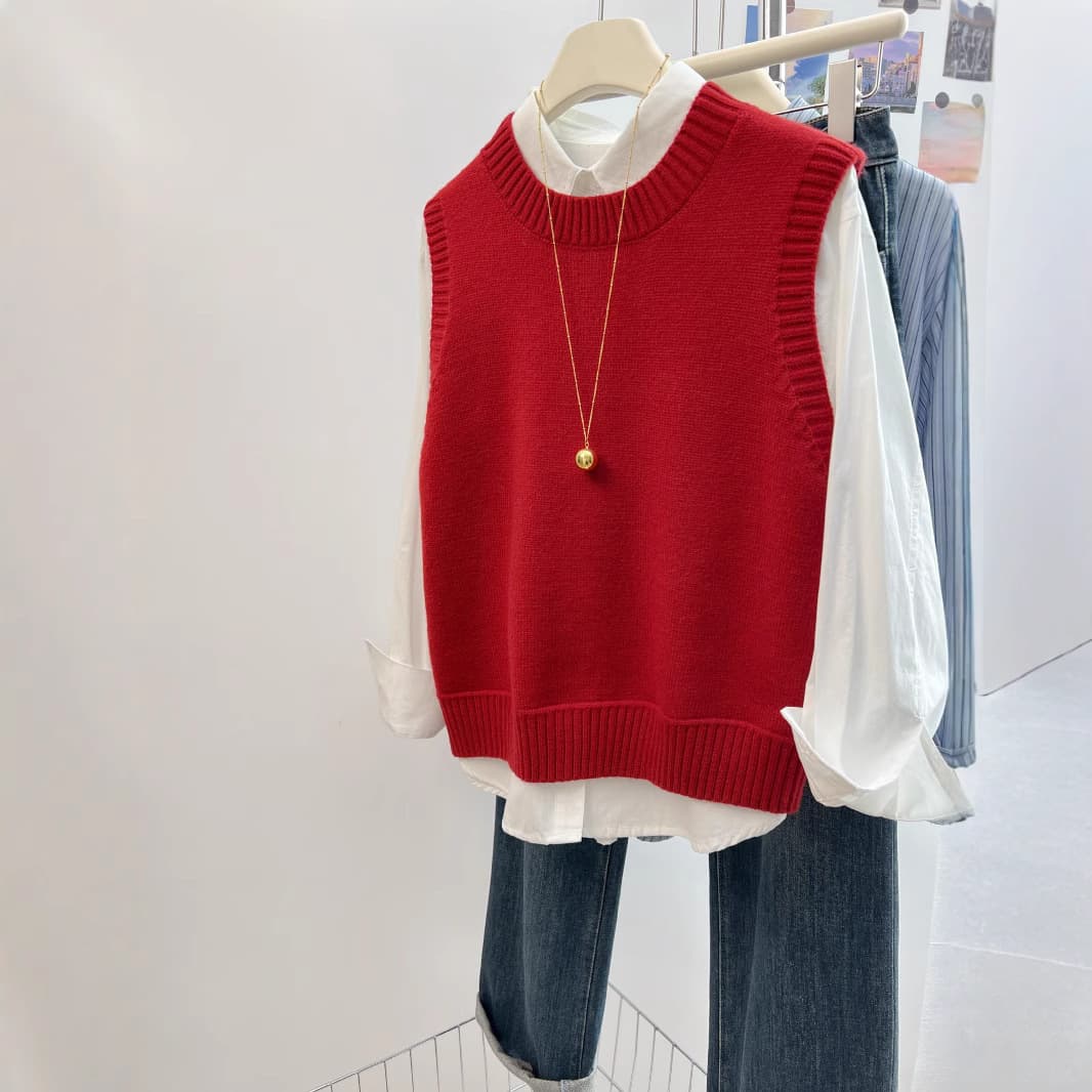 Chanel-style red knitted vest sweater for women, autumn and winter, petite-friendly, uniquely stylish sleeveless top