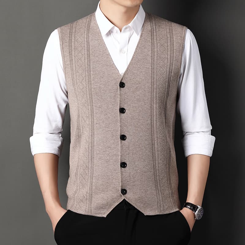 V-neck vest with buckle, new autumn/winter fashion knitted sweater vest, business innerwear, middle-aged men's clothing top.