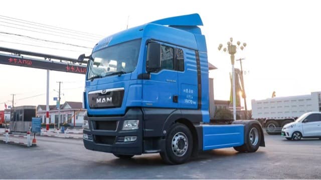 Used Auman tractor trucks for export, semi-trailer tractor units for port terminals.