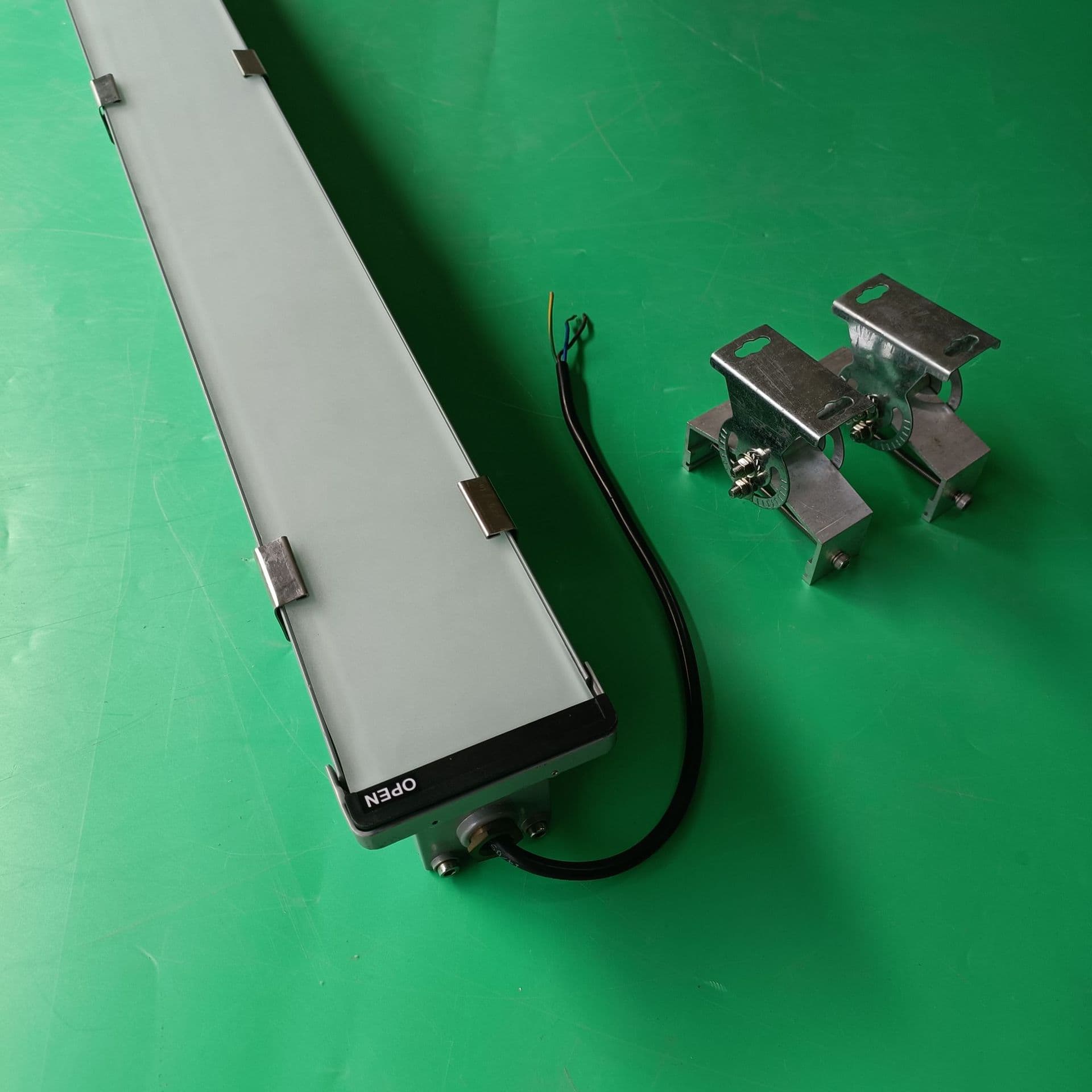 LED subway lighting, die-cast aluminum interval tunnel light, emergency aluminum alloy triple-protection light, culvert wall-mounted fixture