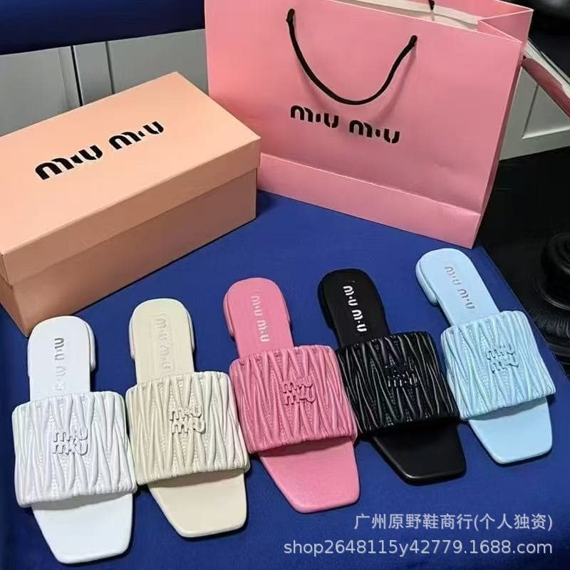 Miu Brand New Flat Sandals for Women, Summer Thin Heel Square Toe Mid Heel Pleated Fashion Casual Outdoor One-Strap Slides