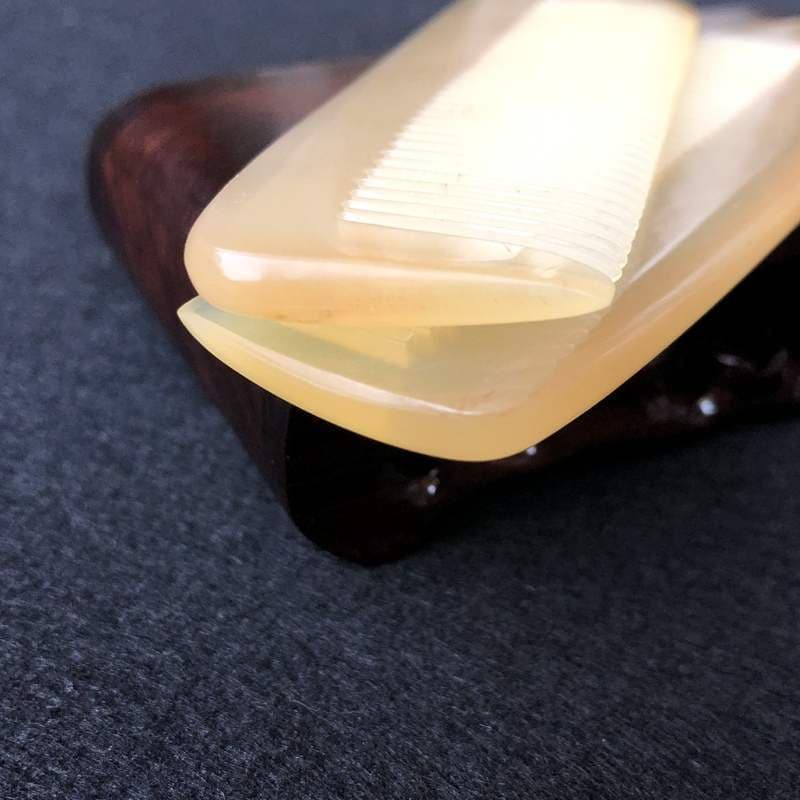 Factory Wholesale Natural Horn Comb Pointed Tail Styling Comb for Girls Braiding Baby Goat Horn Comb Yellow Horn