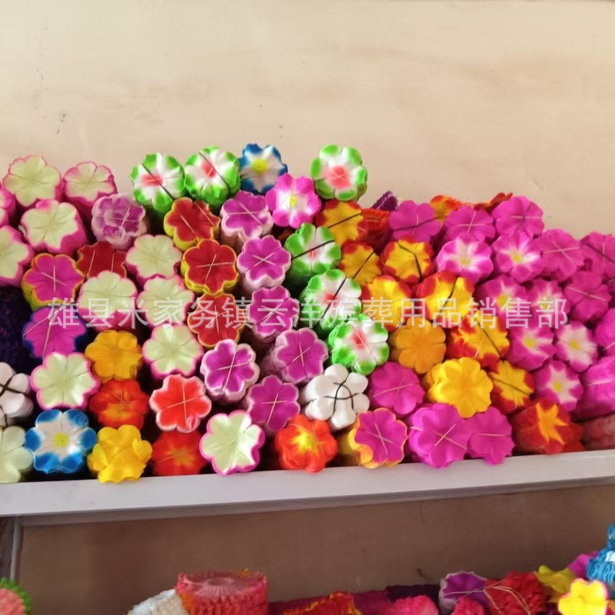 Wholesale silk flower petals, cloth flower petals, funeral and burial supplies, wreath materials, paper offerings materials, silk flowers.