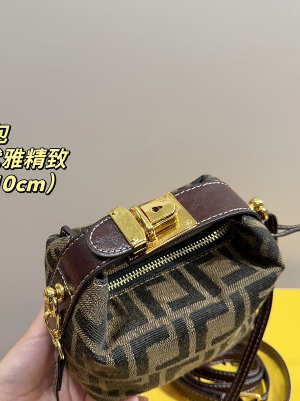 Trending New F Vintage Lunch Box Retro Old-Flower Pillow Mini FF Underarm Dog-Walking Bag Crossbody Bag
