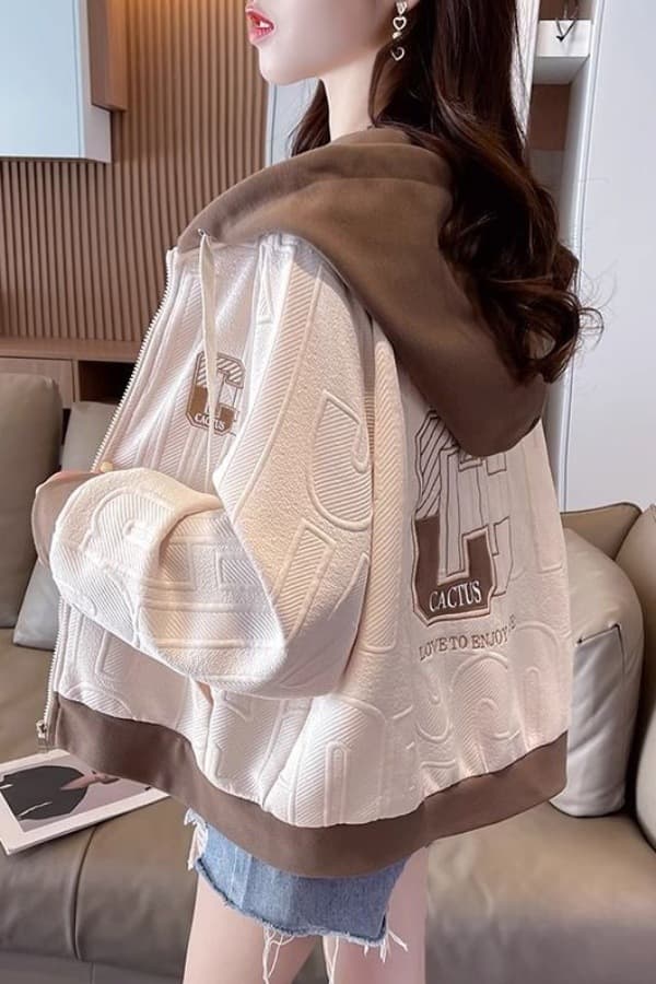 Plus-size color-blocked coat for women, spring and autumn, thin, new style, hooded, loose fit, suitable for petite women.